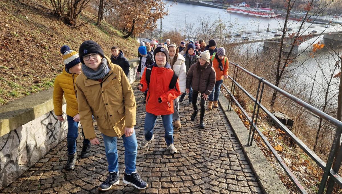 SKRYTÉ PŘÍBĚHY A CÍSAŘOVA DÍRA